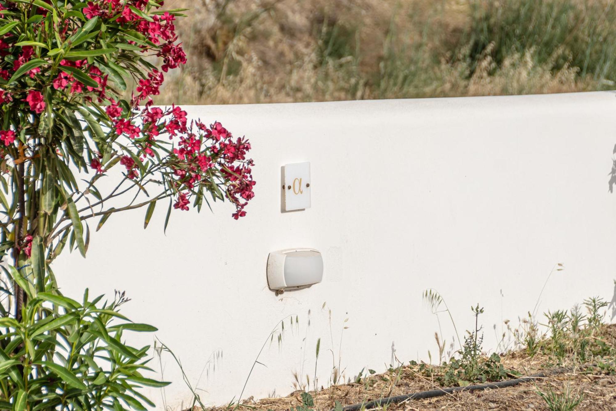 Ariadne'S Crown Luxury Suites With Private Pool Vívlos 외부 사진